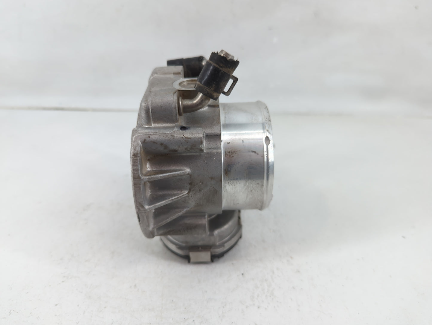 2014 Hyundai Santa Fe Throttle Body Fits Fits 2011 2012 2013 2015 2016 OEM Used Auto Parts - Oemusedautoparts1.com