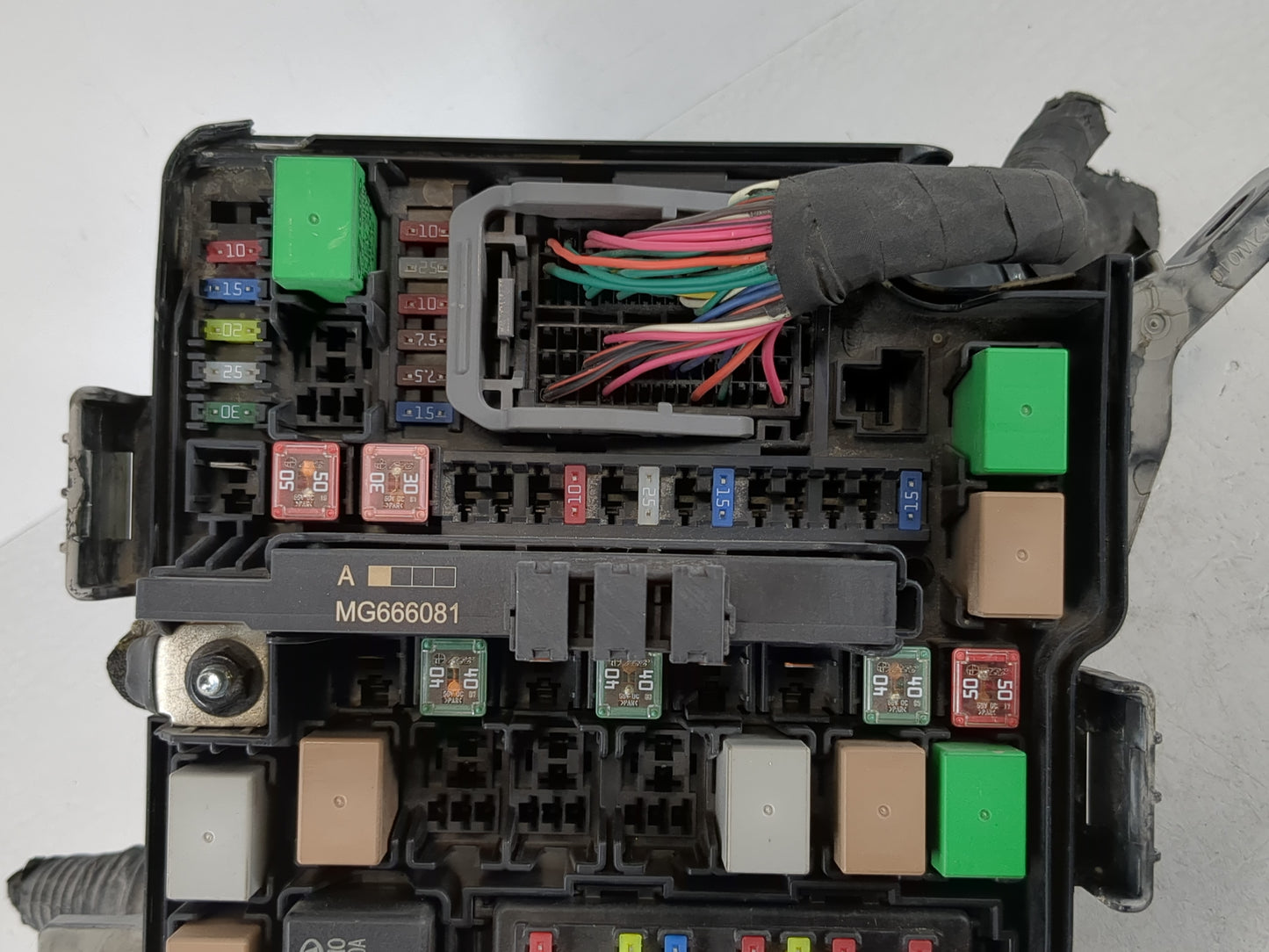 2014 Hyundai Santa Fe Fusebox Fuse Box Panel Relay Module P/N:91941-4Z011QQH Fits OEM Used Auto Parts - Oemusedautoparts1.co