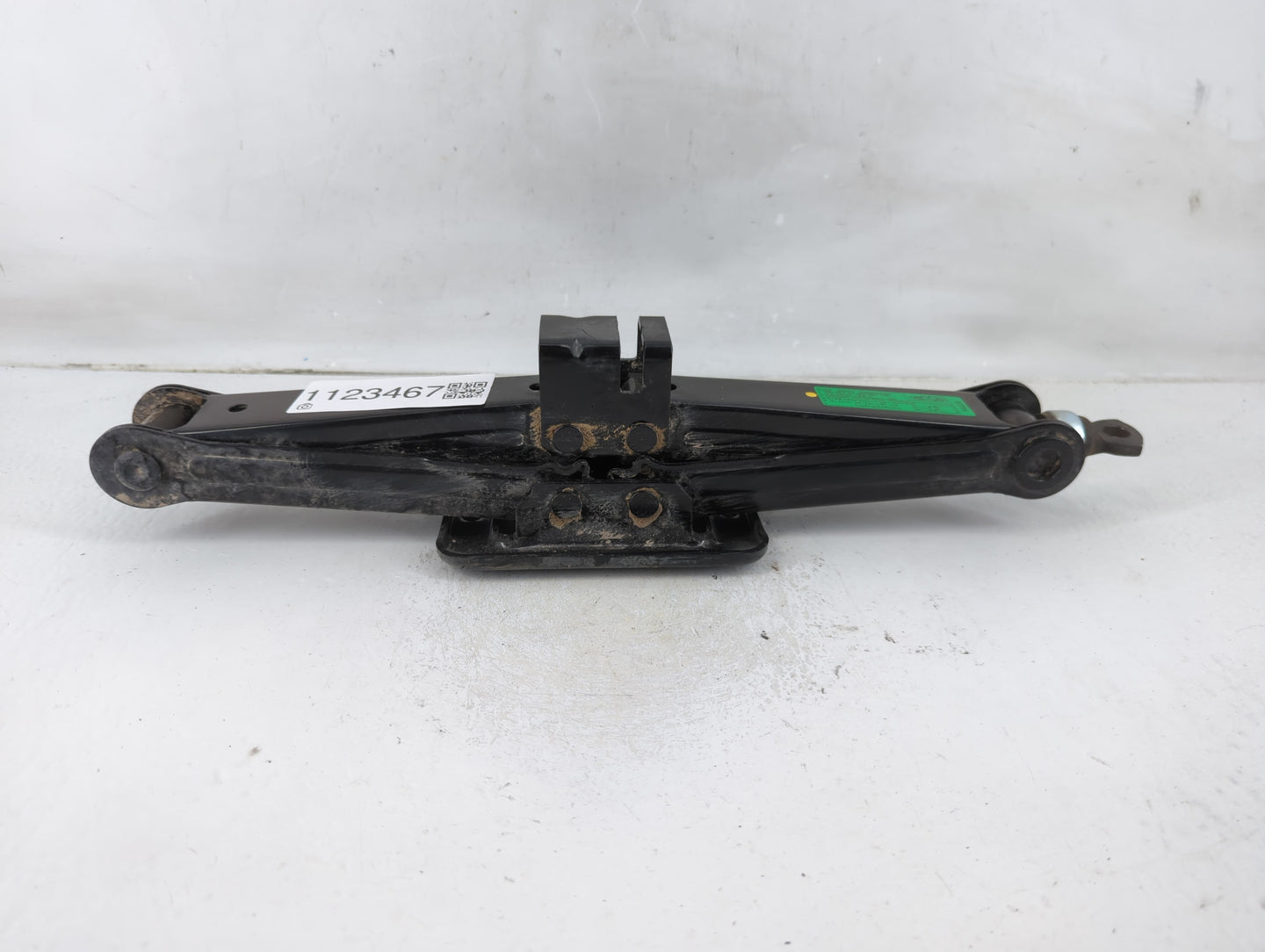 2014 Hyundai Santa Fe Spare Scissor Car Jack - Oemusedautoparts1.com
