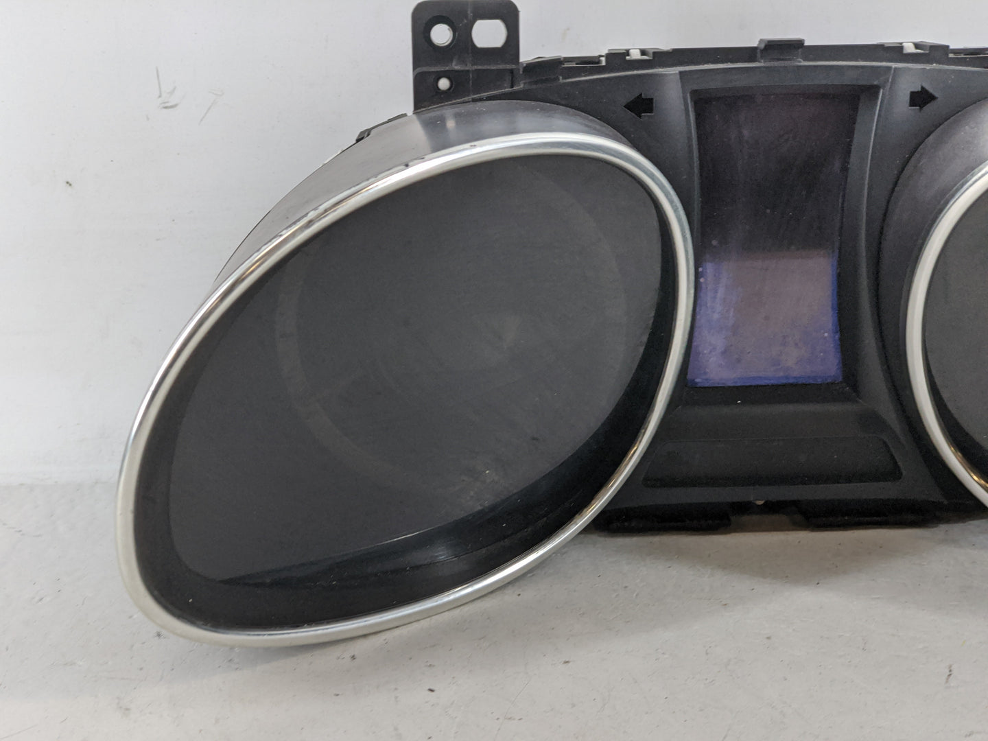 2014 Hyundai Santa Fe Instrument Cluster Speedometer Gauges P/N:94011-B8051 Fits OEM Used Auto Parts - Oemusedautoparts1.com
