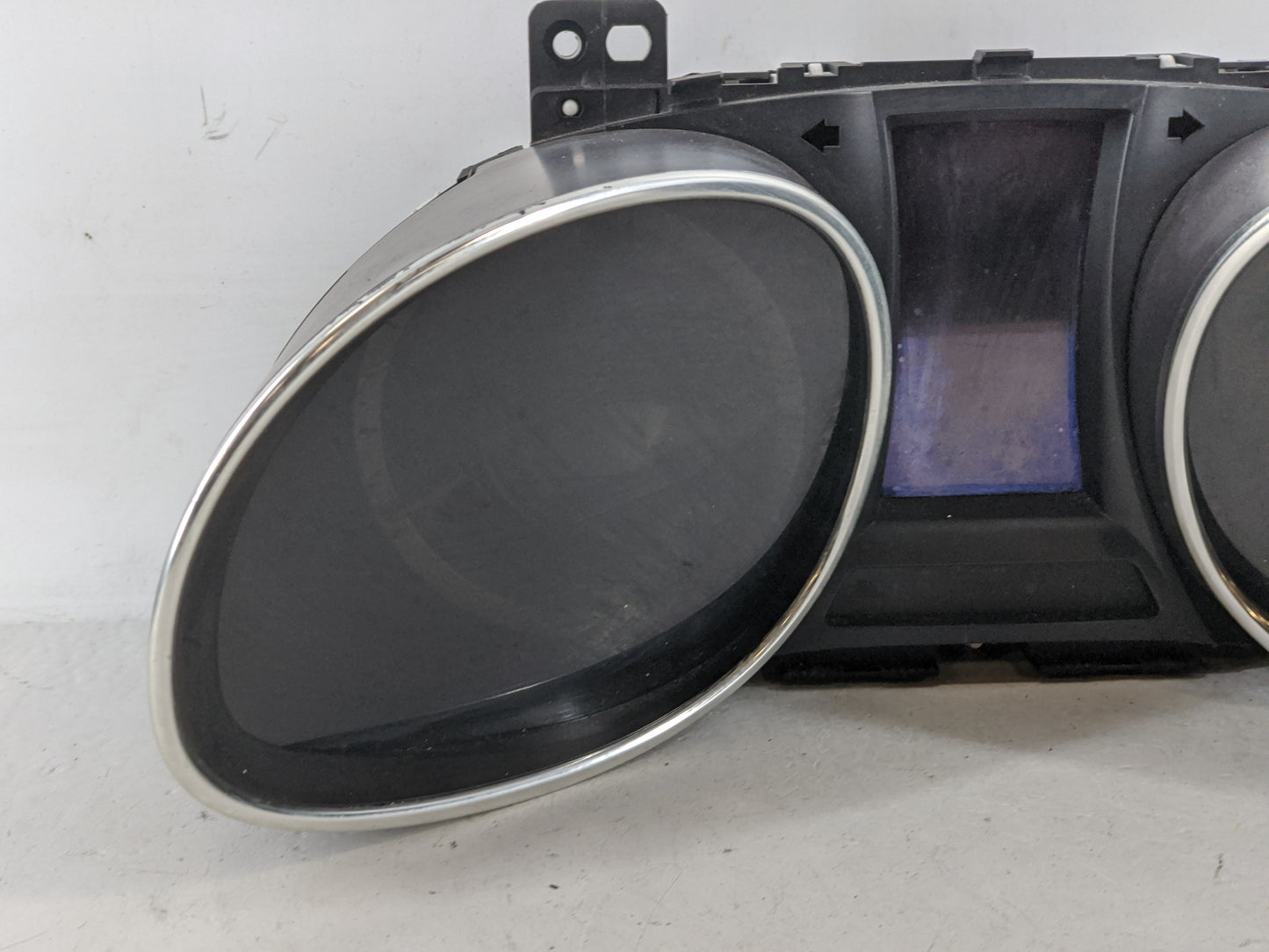 2014 Hyundai Santa Fe Instrument Cluster Speedometer Gauges P/N:94011-B8051 Fits OEM Used Auto Parts - Oemusedautoparts1.com