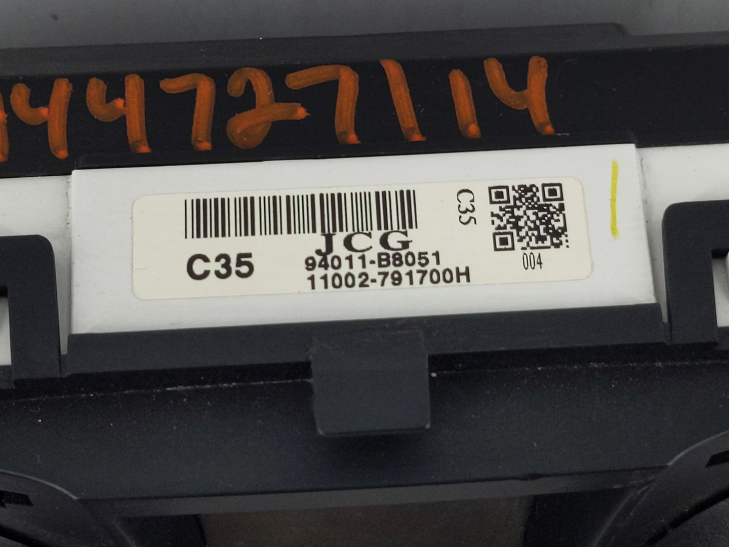 2014 Hyundai Santa Fe Instrument Cluster Speedometer Gauges P/N:94011-B8051 Fits OEM Used Auto Parts - Oemusedautoparts1.com