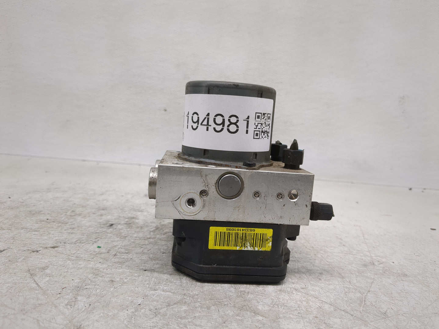 2014 Hyundai Santa Fe ABS Pump Control Module Replacement P/N:BE6003O003 Fits OEM Used Auto Parts - Oemusedautoparts1.com