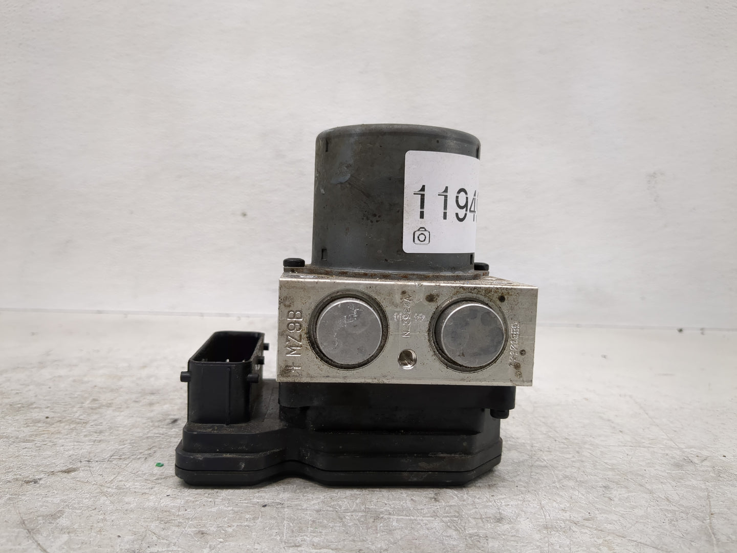 2014 Hyundai Santa Fe ABS Pump Control Module Replacement P/N:BE6003O003 Fits OEM Used Auto Parts - Oemusedautoparts1.com