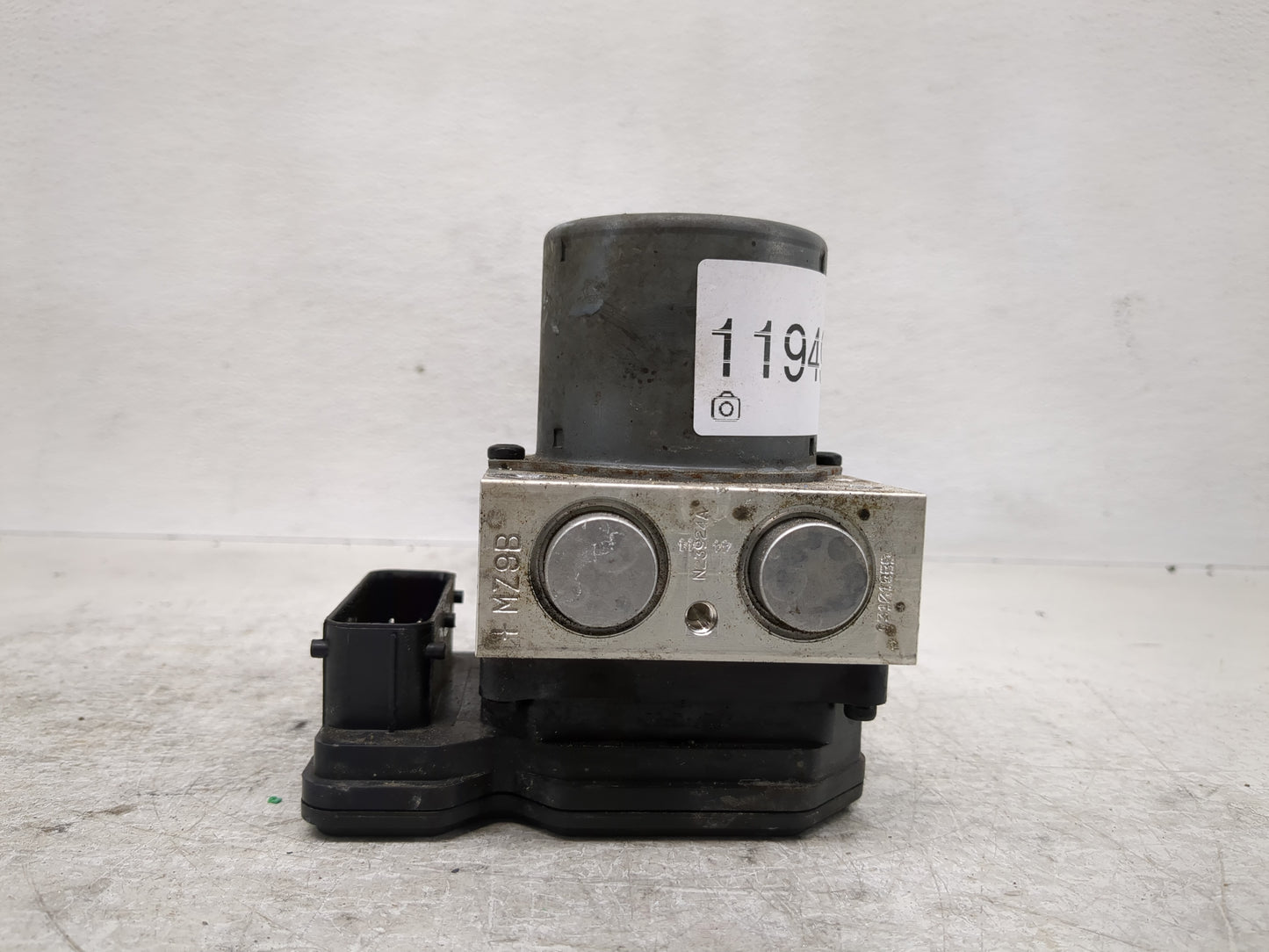 2014 Hyundai Santa Fe ABS Pump Control Module Replacement P/N:BE6003O003 Fits OEM Used Auto Parts - Oemusedautoparts1.com