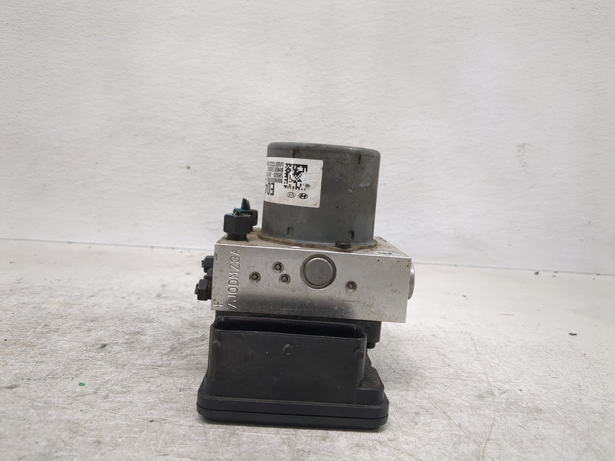 2014 Hyundai Santa Fe Anti-Lock Brake ABS Pump Module Actuator OEM P/N:BE6003O003 Fits OEM Used Auto Parts - Oemusedautopart