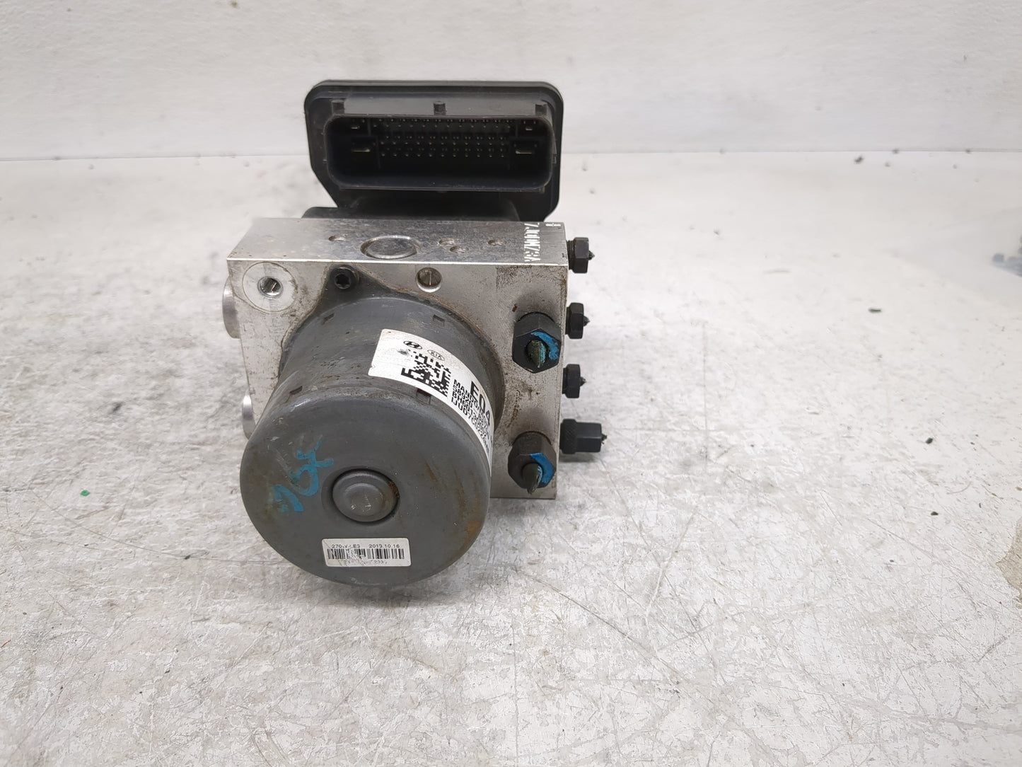2014 Hyundai Santa Fe ABS Pump Control Module Replacement P/N:BE6003O003 Fits OEM Used Auto Parts - Oemusedautoparts1.com