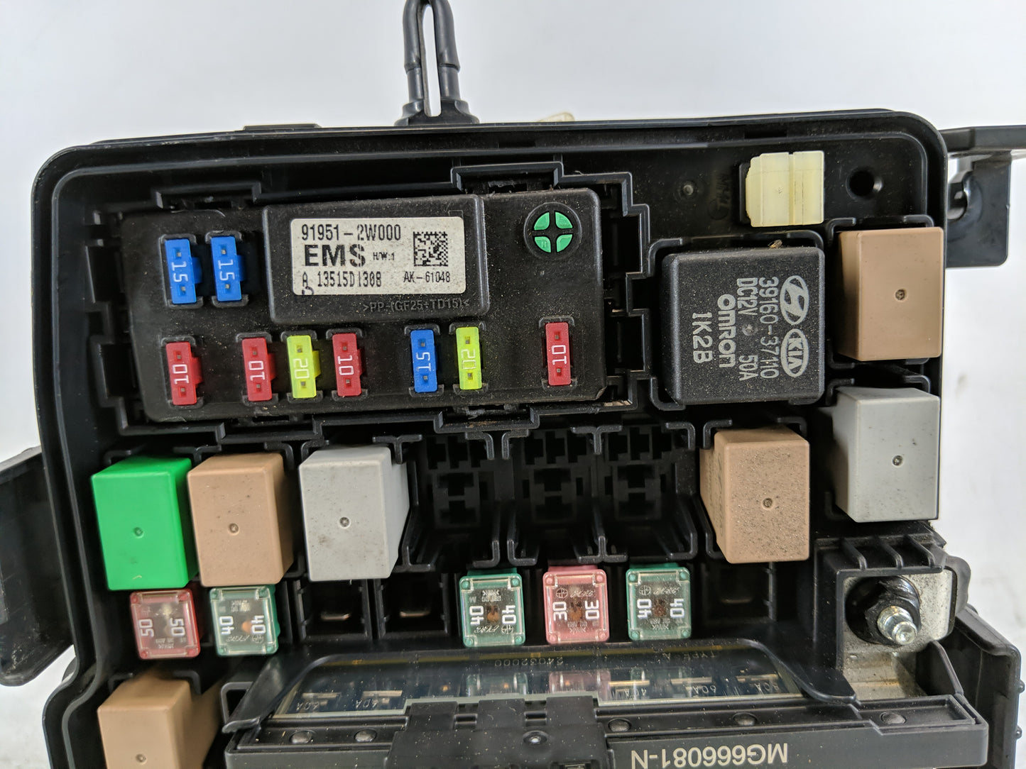 2013-2016 Hyundai Santa Fe Fusebox Fuse Box Panel Relay Module P/N:91210-B8561 Fits Fits 2013 2014 2015 2016 OEM Used Auto P