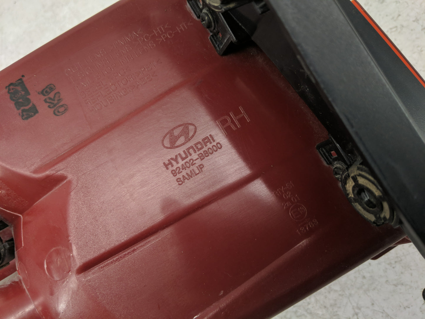 2013-2016 Hyundai Santa Fe Tail Light Assembly Passenger Right OEM Fits Fits 2013 2014 2015 2016 OEM Used Auto Parts - Oemus