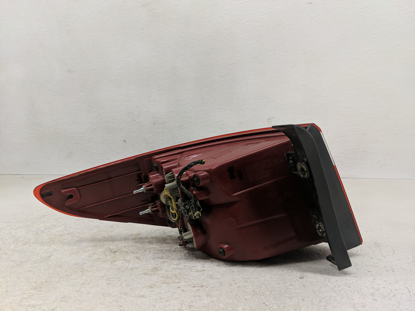 2013-2016 Hyundai Santa Fe Tail Light Assembly Passenger Right OEM Fits Fits 2013 2014 2015 2016 OEM Used Auto Parts - Oemus