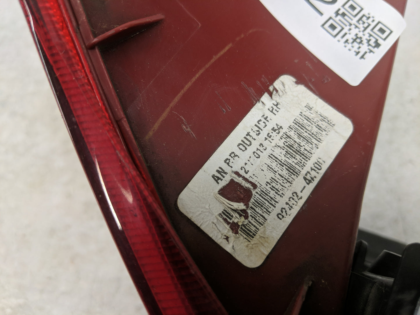 2013-2016 Hyundai Santa Fe Tail Light Assembly Passenger Right OEM Fits Fits 2013 2014 2015 2016 OEM Used Auto Parts - Oemus