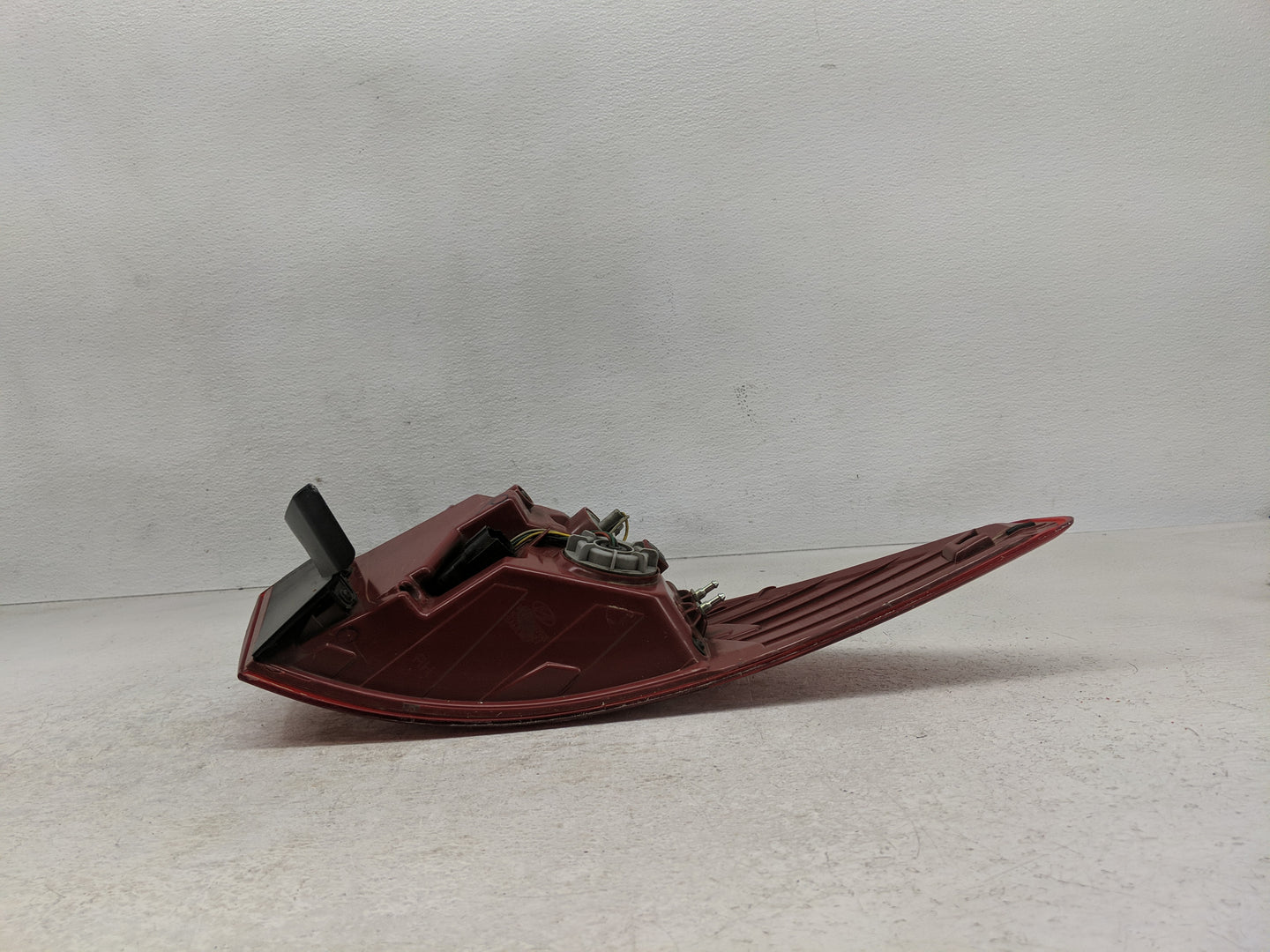 2013-2016 Hyundai Santa Fe Tail Light Assembly Passenger Right OEM Fits Fits 2013 2014 2015 2016 OEM Used Auto Parts - Oemus