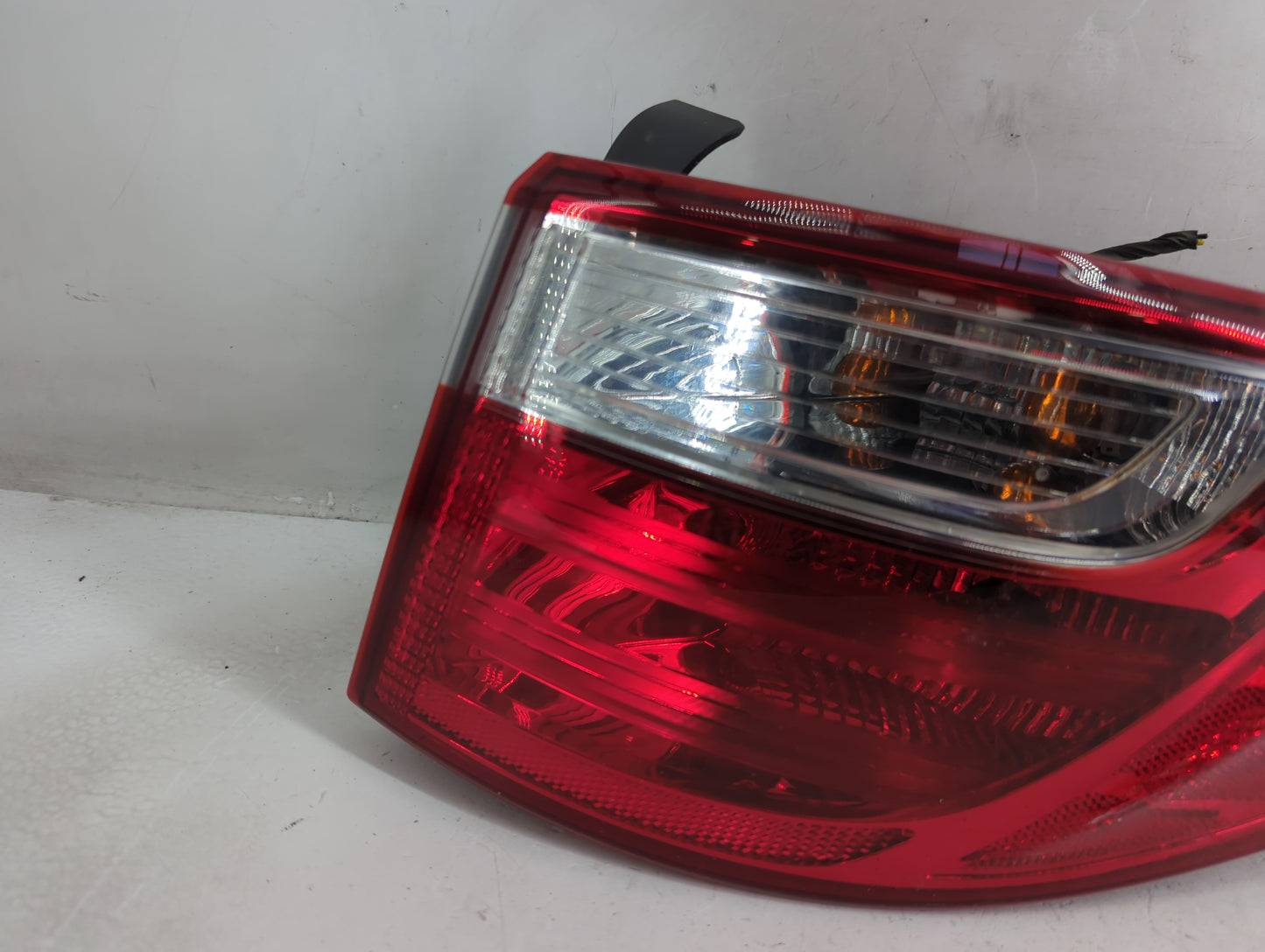 2013-2016 Hyundai Santa Fe Tail Light Assembly Passenger Right OEM Fits Fits 2013 2014 2015 2016 OEM Used Auto Parts - Oemus