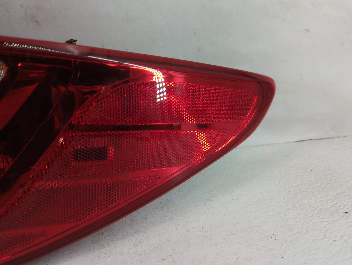 2013-2016 Hyundai Santa Fe Tail Light Assembly Passenger Right OEM Fits Fits 2013 2014 2015 2016 OEM Used Auto Parts - Oemus