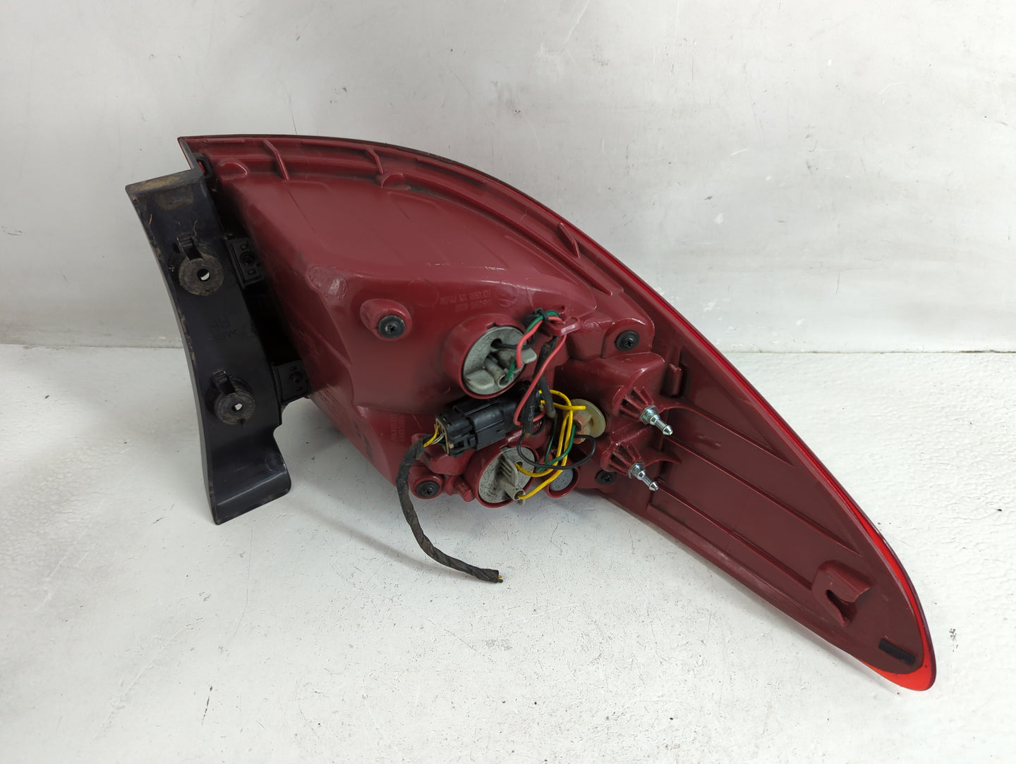 2013-2016 Hyundai Santa Fe Tail Light Assembly Passenger Right OEM Fits Fits 2013 2014 2015 2016 OEM Used Auto Parts - Oemus
