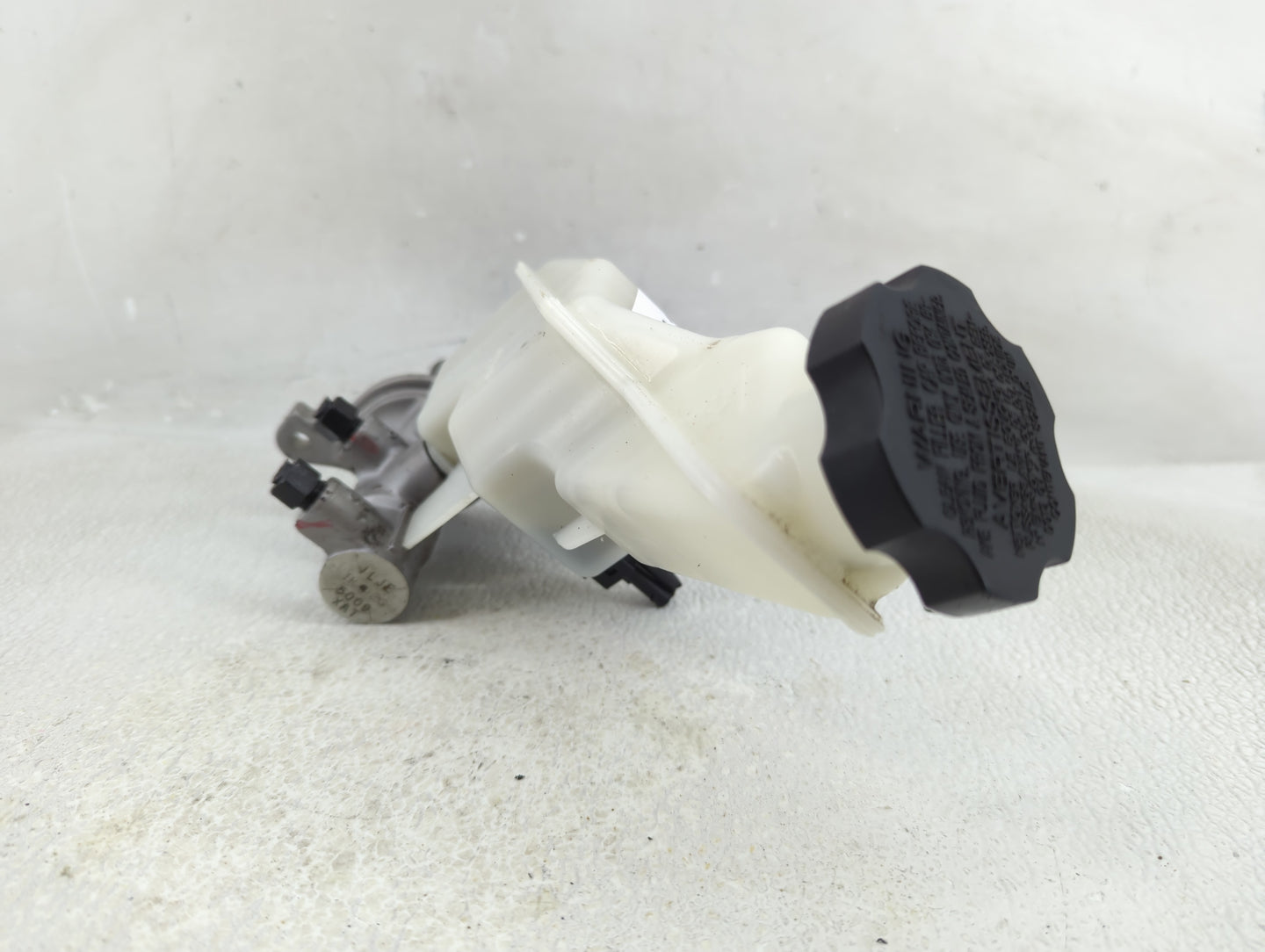 2013-2019 Hyundai Santa Fe Brake Master Cylinder 1312489 - Oemusedautoparts1.com
