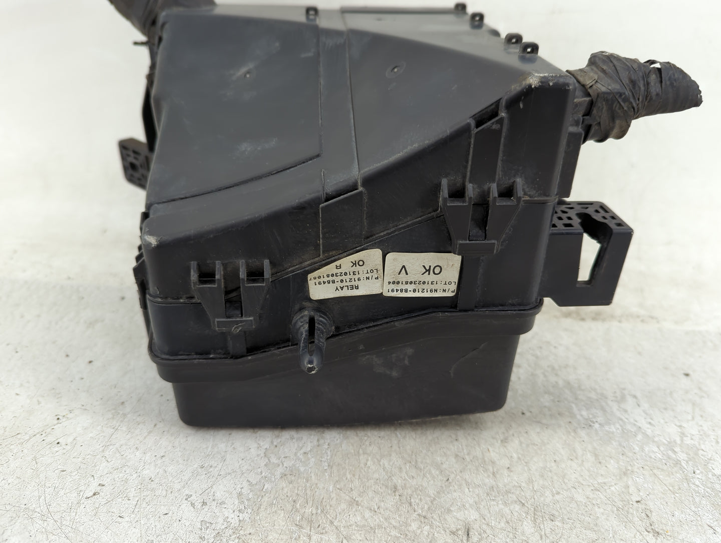2013-2016 Hyundai Santa Fe Fusebox Fuse Box Panel Relay Module P/N:N91210-B8491-20 91210 B8491 Fits Fits 2013 2014 2015 2016