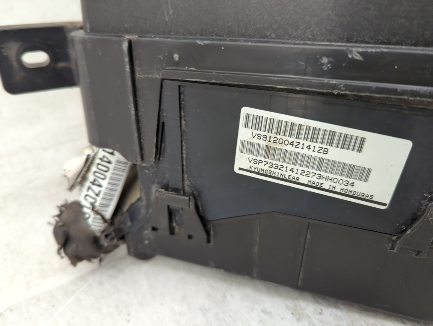 2014 Hyundai Santa Fe Fusebox Fuse Box Panel Relay Module Fits OEM Used Auto Parts - Oemusedautoparts1.com