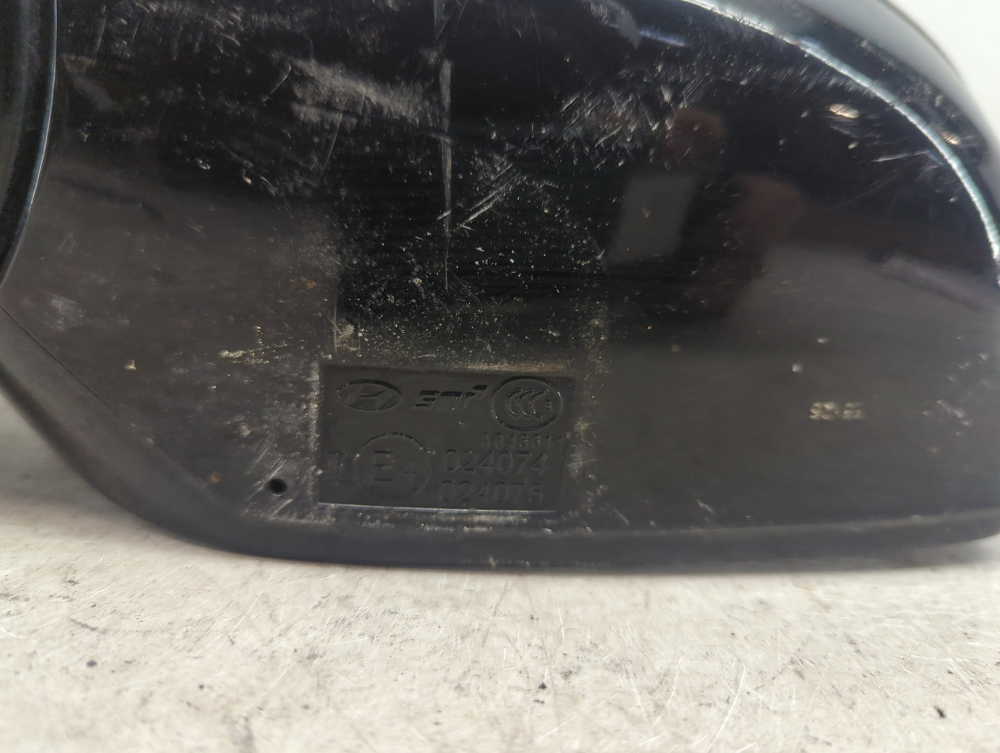 2013-2016 Hyundai Santa Fe Driver Side View Mirror - Left Door Mirror OEM Used - Oemusedautoparts1.com