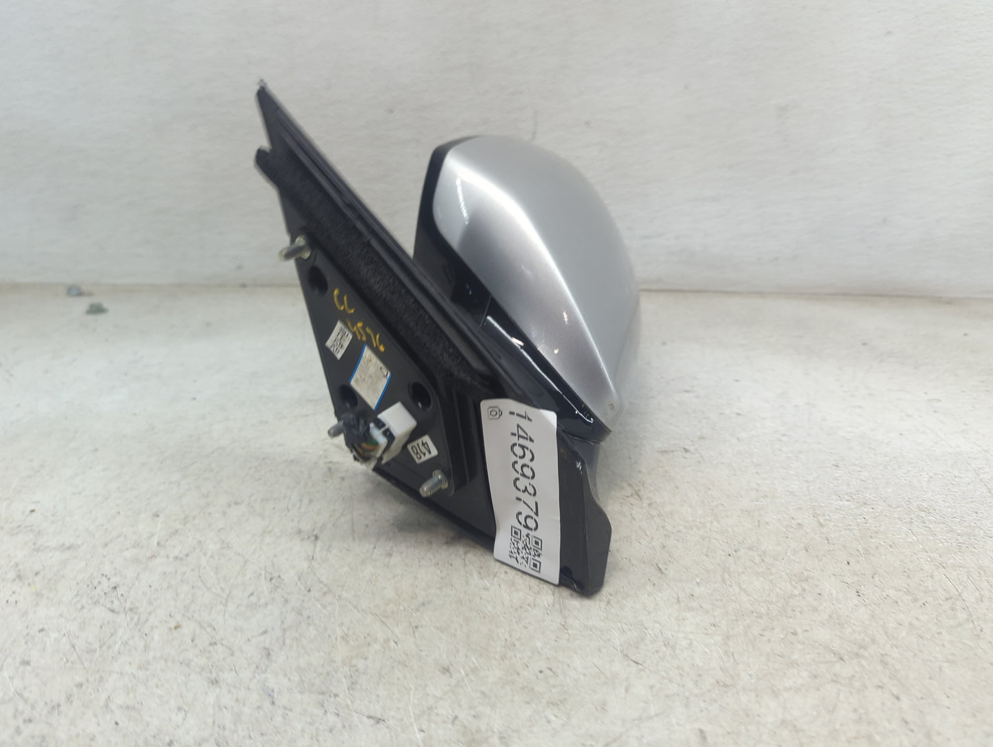 2013-2016 Hyundai Santa Fe Driver Side View Mirror - Left Door Mirror OEM Used - Oemusedautoparts1.com