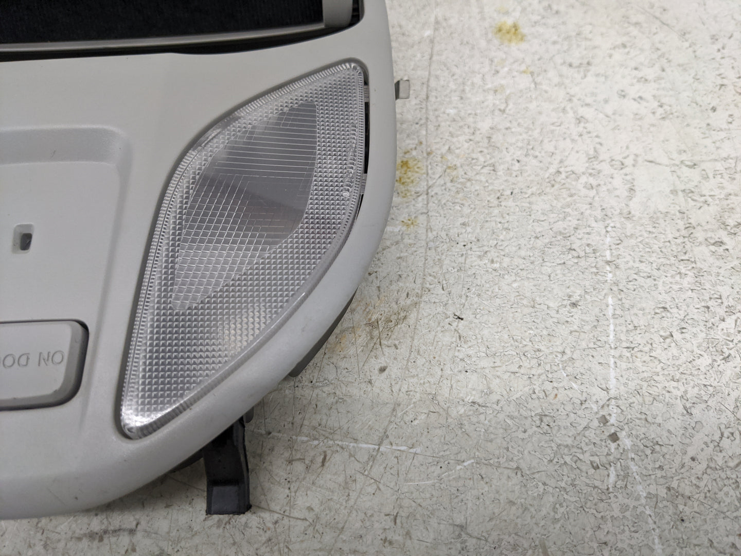 2013-2016 Hyundai Santa Fe Overhead Roof Console - Oemusedautoparts1.com