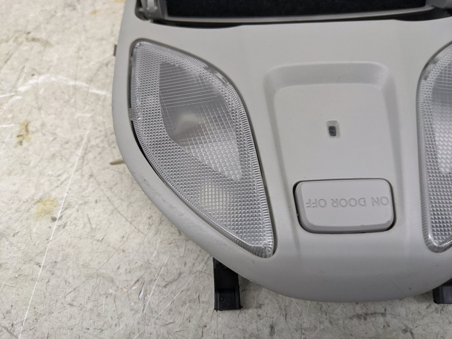 2013-2016 Hyundai Santa Fe Overhead Roof Console - Oemusedautoparts1.com