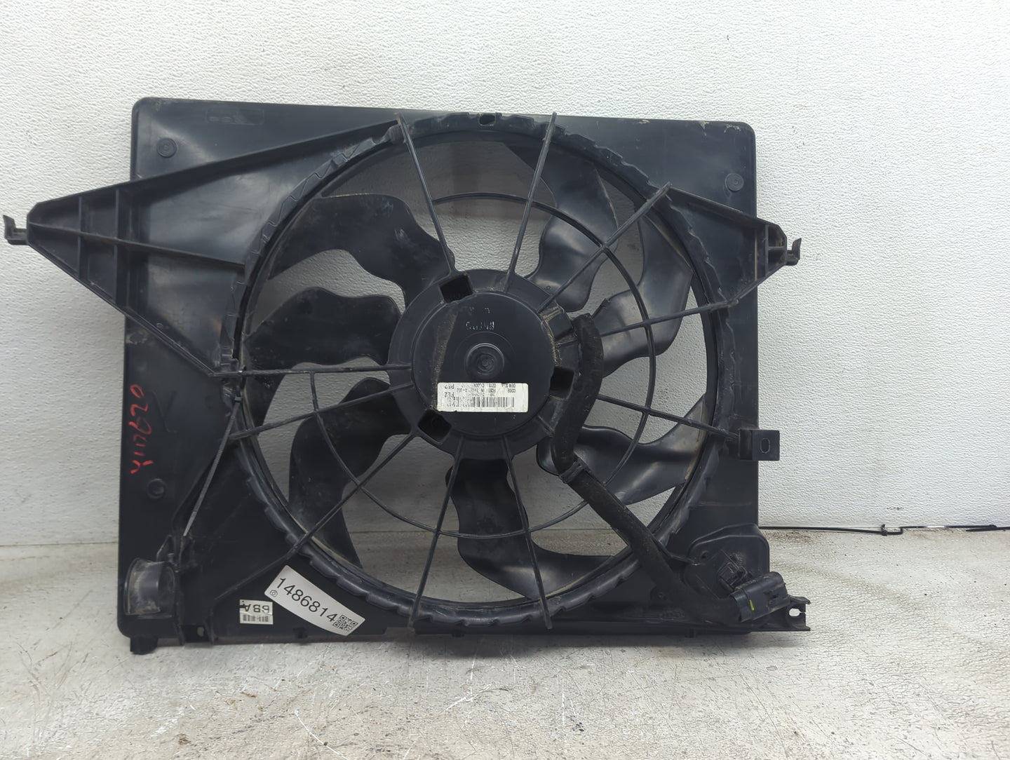 2014 Hyundai Santa Fe Electric Radiator Cooling Fan Motor Assembly P/N:253803V280 F085 1B, 0215 Fits OEM Used Auto Parts - O
