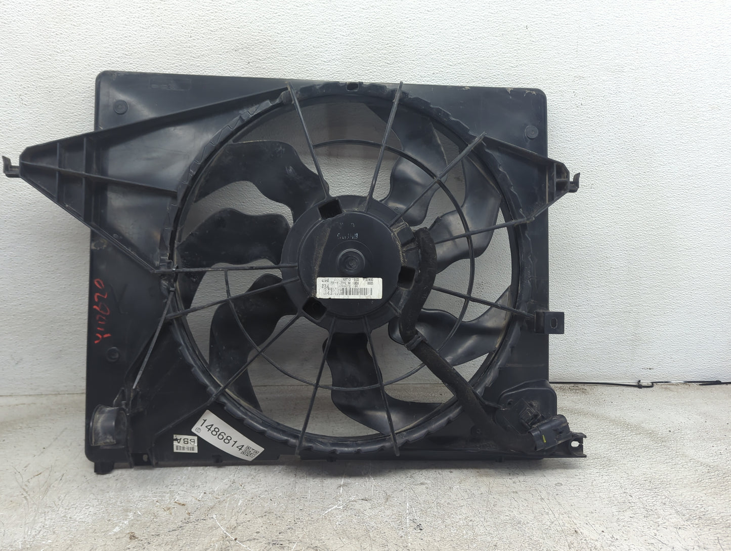 2014 Hyundai Santa Fe Electric Radiator Cooling Fan Motor Assembly P/N:253803V280 F085 1B, 0215 Fits OEM Used Auto Parts - O