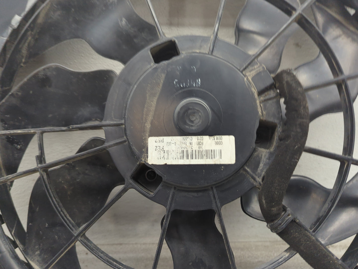 2014 Hyundai Santa Fe Electric Radiator Cooling Fan Motor Assembly P/N:253803V280 F085 1B, 0215 Fits OEM Used Auto Parts - O