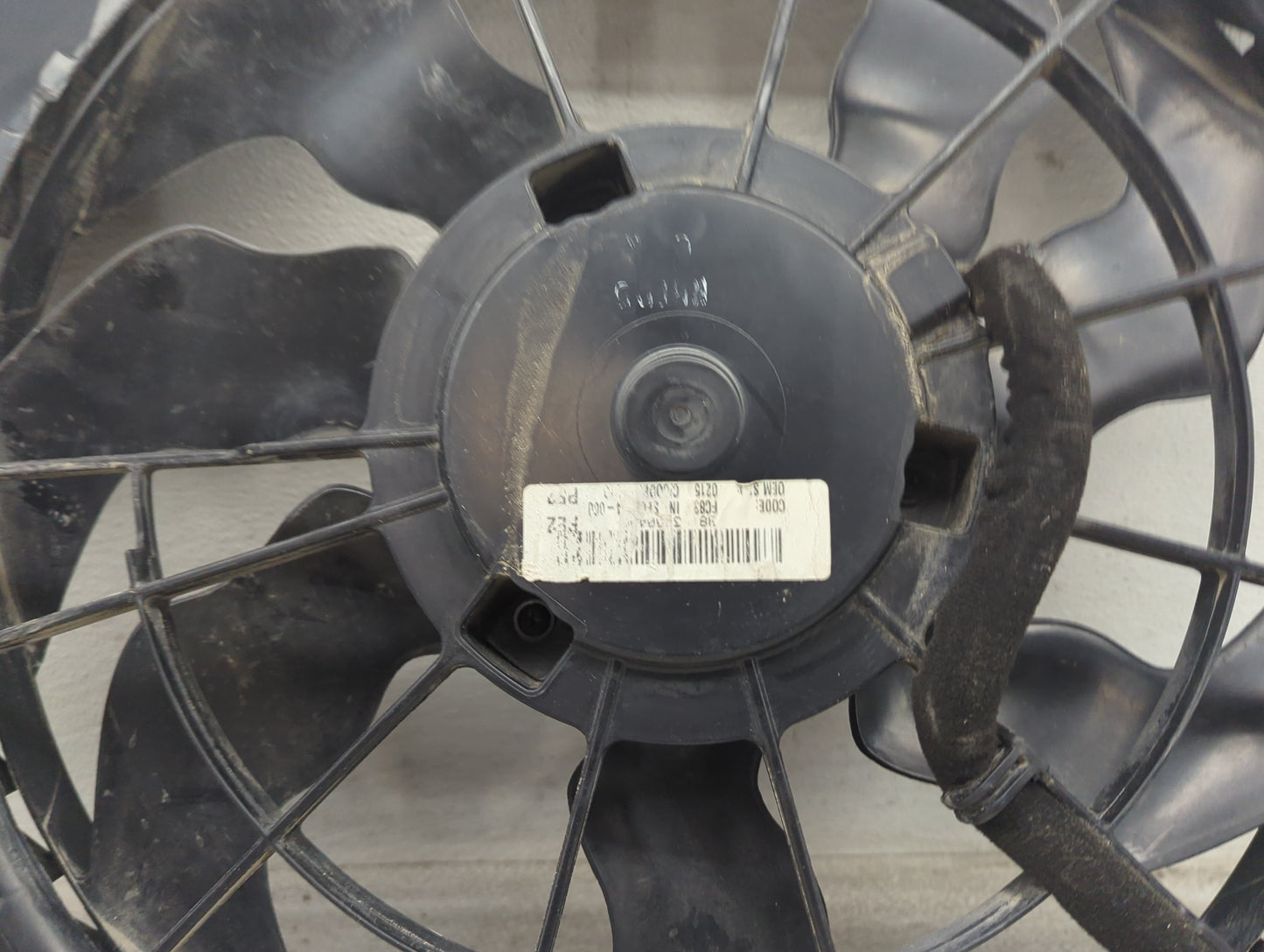 2014 Hyundai Santa Fe Electric Radiator Cooling Fan Motor Assembly P/N:253803V280 F085 1B, 0215 Fits OEM Used Auto Parts - O