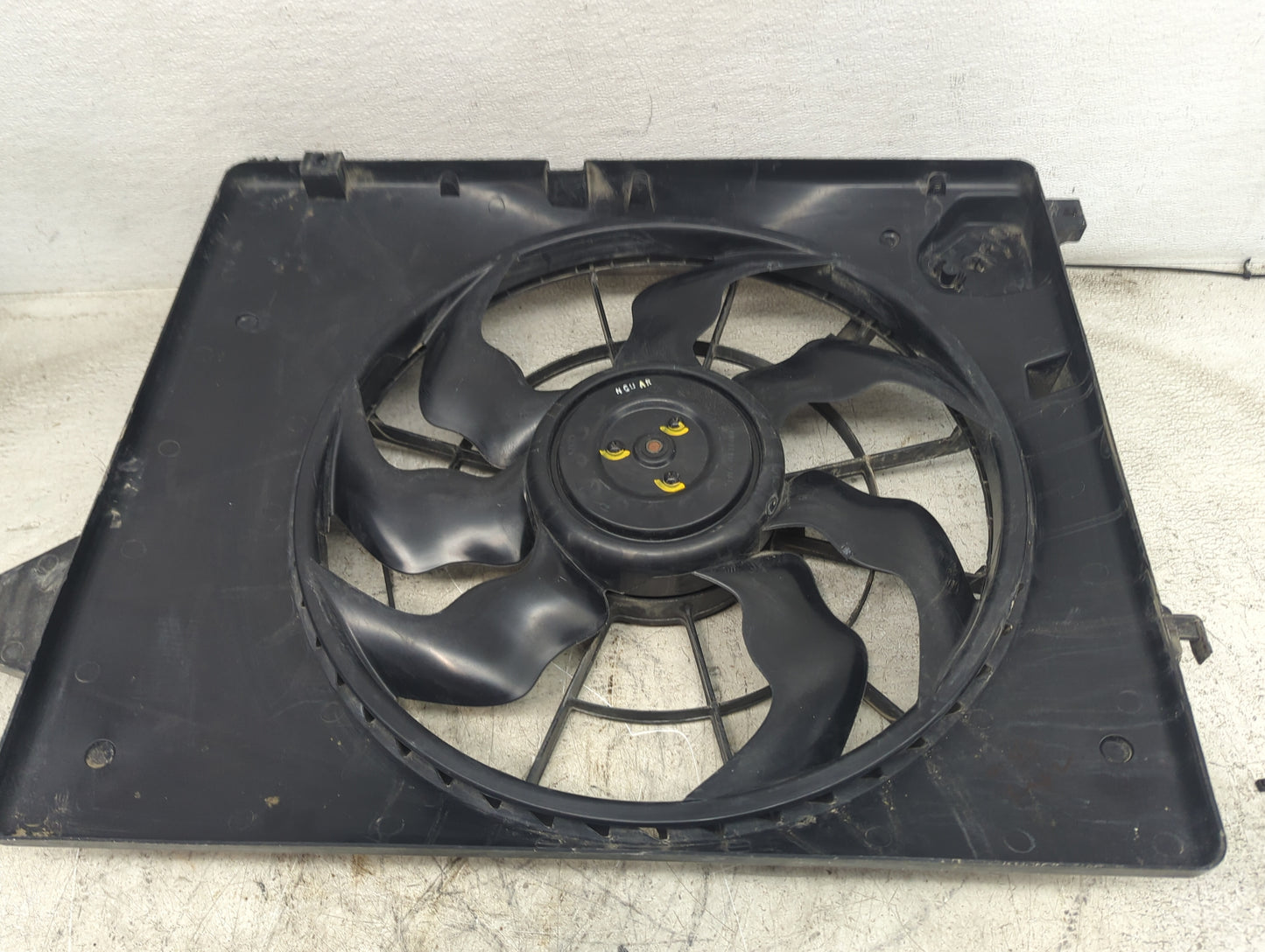 2014 Hyundai Santa Fe Electric Radiator Cooling Fan Motor Assembly P/N:253803V280 F085 1B, 0215 Fits OEM Used Auto Parts - O