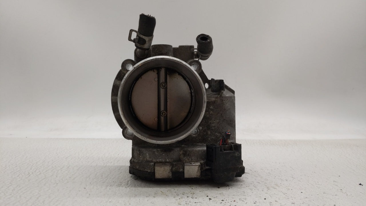 2014 Hyundai Santa Fe Throttle Body P/N:35100-2G700 Fits Fits 2011 2012 2013 2015 2016 OEM Used Auto Parts - Oemusedautopart