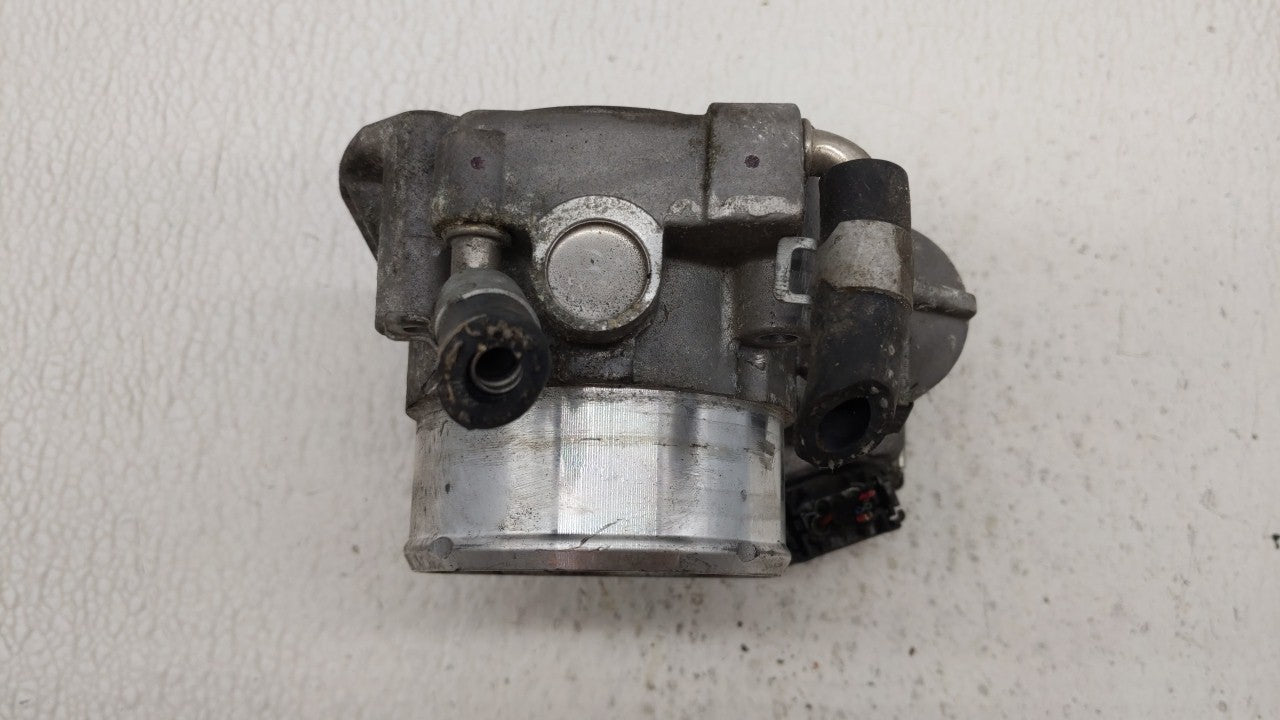2014 Hyundai Santa Fe Throttle Body P/N:35100-2G700 Fits Fits 2011 2012 2013 2015 2016 OEM Used Auto Parts - Oemusedautopart