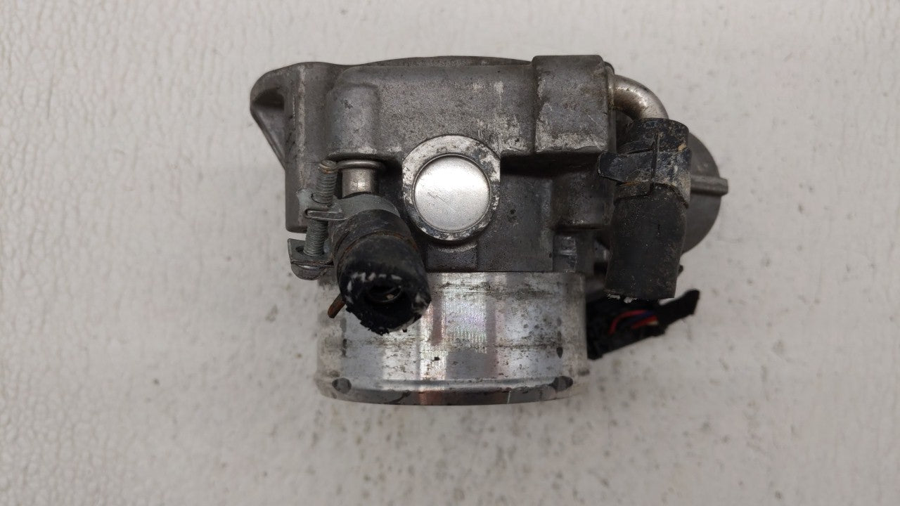 2014 Hyundai Santa Fe Throttle Body P/N:35100-2G700 Fits Fits 2011 2012 2013 2015 2016 OEM Used Auto Parts - Oemusedautopart