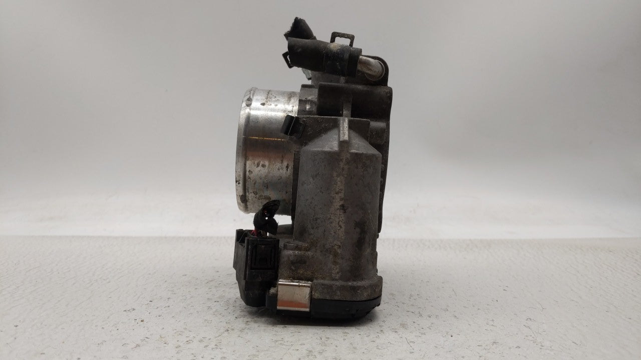 2014 Hyundai Santa Fe Throttle Body P/N:35100-2G700 Fits Fits 2011 2012 2013 2015 2016 OEM Used Auto Parts - Oemusedautopart