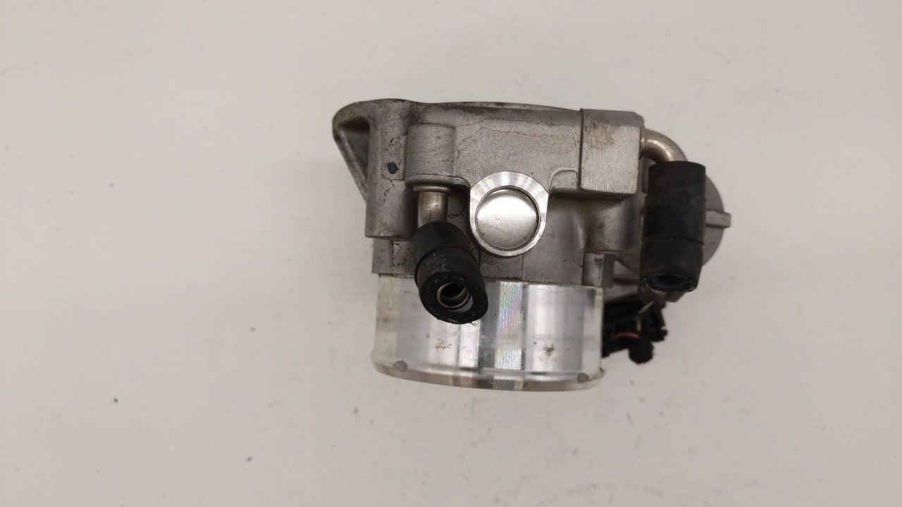 2014 Hyundai Santa Fe Throttle Body P/N:35100-2G700 Fits Fits 2011 2012 2013 2015 2016 OEM Used Auto Parts - Oemusedautopart