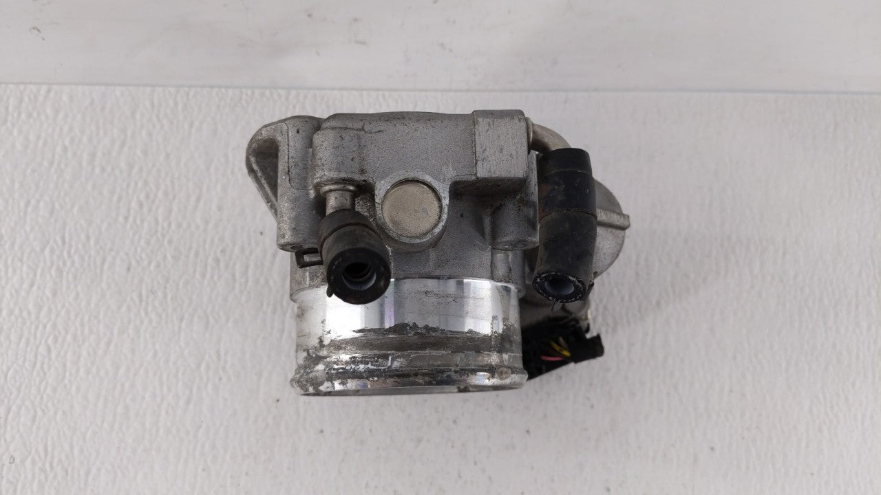 2014 Hyundai Santa Fe Throttle Body P/N:35100-2G700 Fits Fits 2011 2012 2013 2015 2016 OEM Used Auto Parts - Oemusedautopart