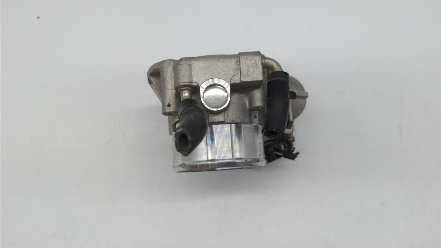2014 Hyundai Santa Fe Throttle Body P/N:35100-2G700 Fits Fits 2011 2012 2013 2015 2016 OEM Used Auto Parts - Oemusedautopart
