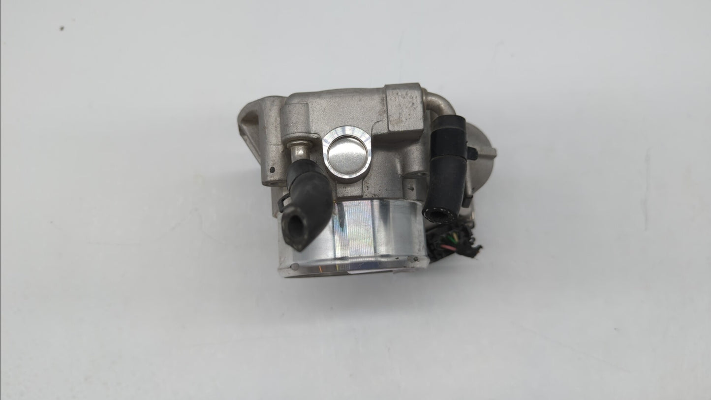 2014 Hyundai Santa Fe Throttle Body P/N:35100-2G700 Fits Fits 2011 2012 2013 2015 2016 OEM Used Auto Parts - Oemusedautopart