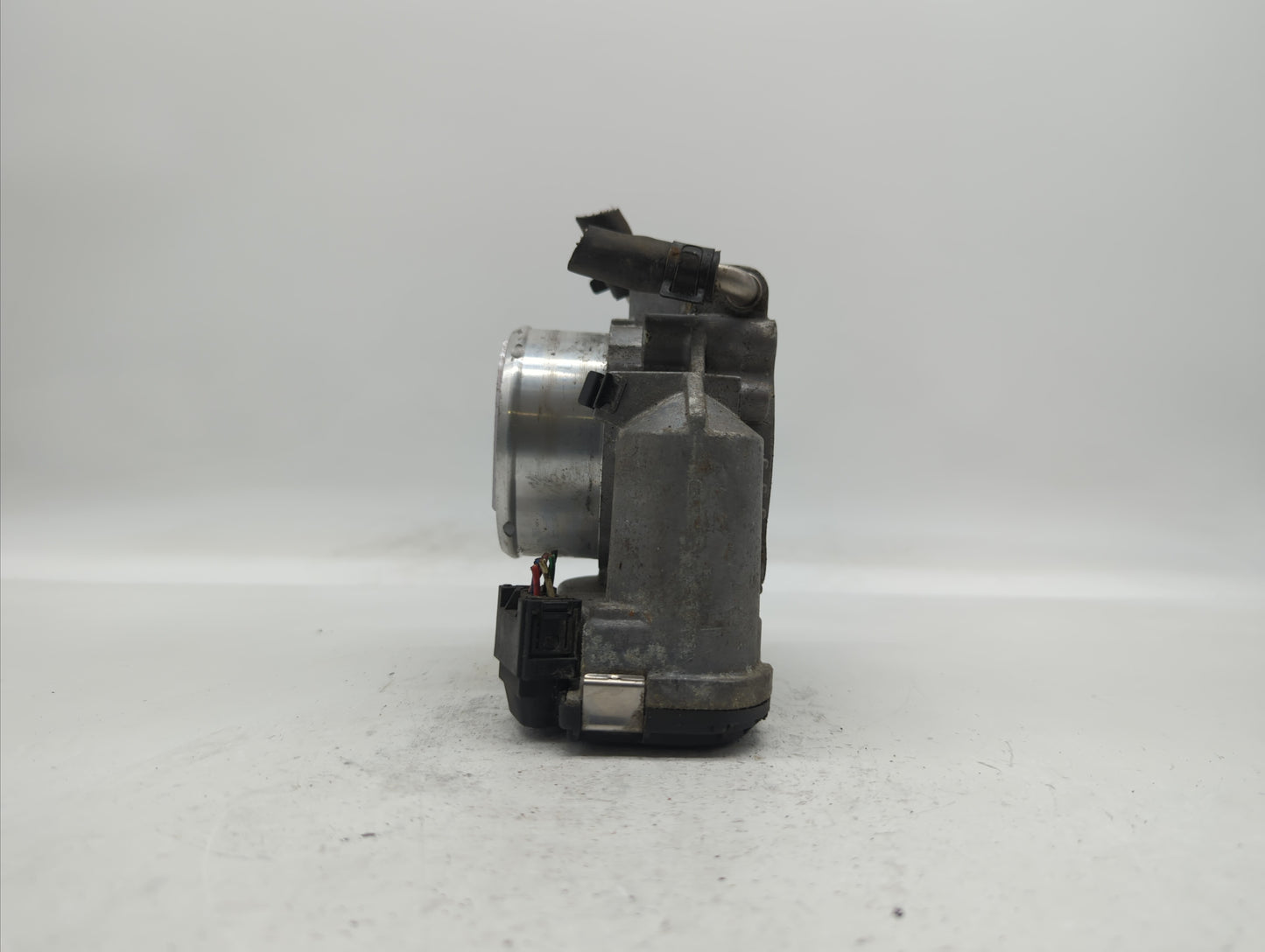 2014 Hyundai Santa Fe Throttle Body P/N:35100-2G700 Fits Fits 2011 2012 2013 2015 2016 OEM Used Auto Parts - Oemusedautopart
