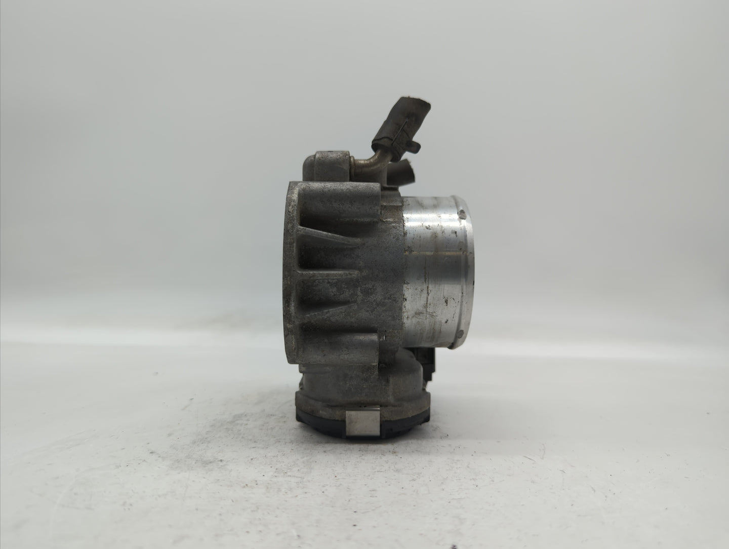 2014 Hyundai Santa Fe Throttle Body P/N:35100-2G700 Fits Fits 2011 2012 2013 2015 2016 OEM Used Auto Parts - Oemusedautopart