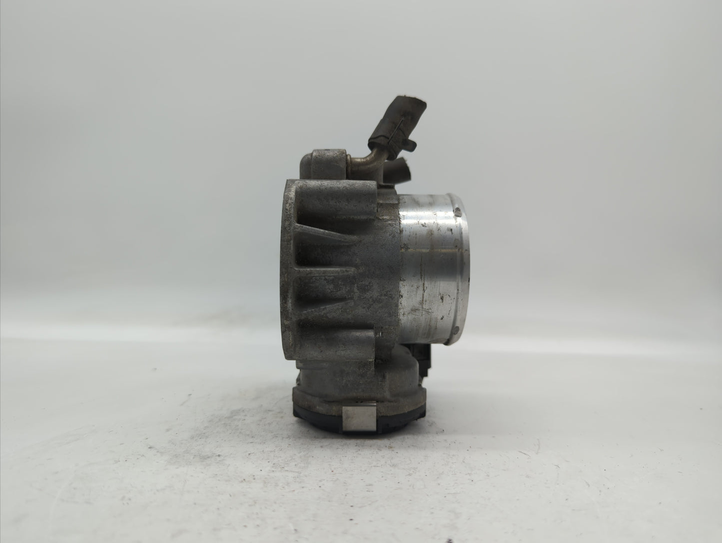 2014 Hyundai Santa Fe Throttle Body P/N:35100-2G700 Fits Fits 2011 2012 2013 2015 2016 OEM Used Auto Parts - Oemusedautopart