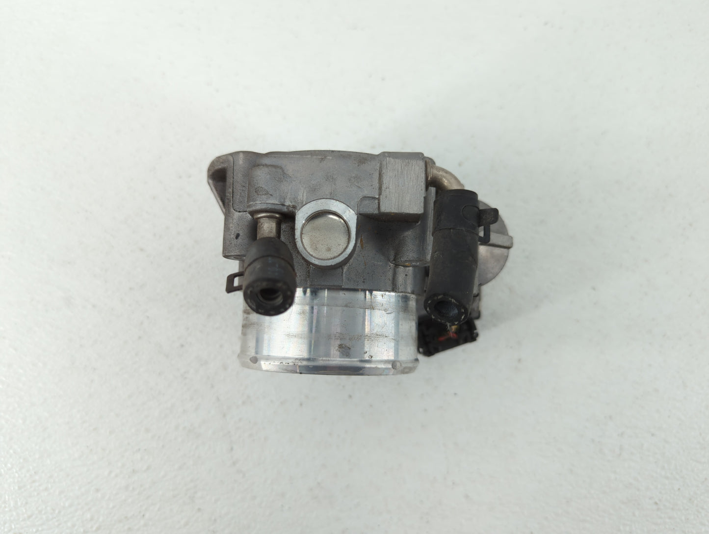 2014 Hyundai Santa Fe Throttle Body P/N:35100-2G700 Fits Fits 2011 2012 2013 2015 2016 OEM Used Auto Parts - Oemusedautopart
