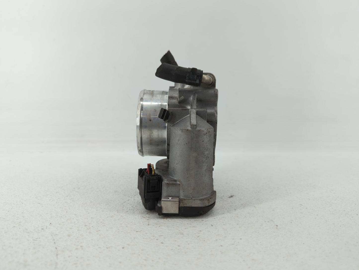 2014 Hyundai Santa Fe Throttle Body P/N:35100-2G700 Fits Fits 2011 2012 2013 2015 2016 OEM Used Auto Parts - Oemusedautopart
