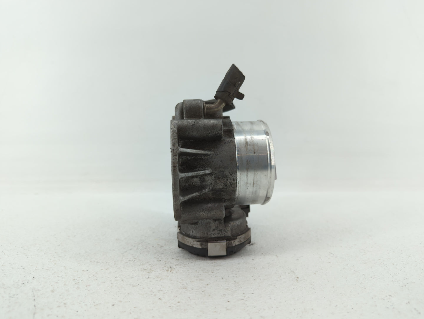 2014 Hyundai Santa Fe Throttle Body P/N:35100-2G700 Fits Fits 2011 2012 2013 2015 2016 OEM Used Auto Parts - Oemusedautopart