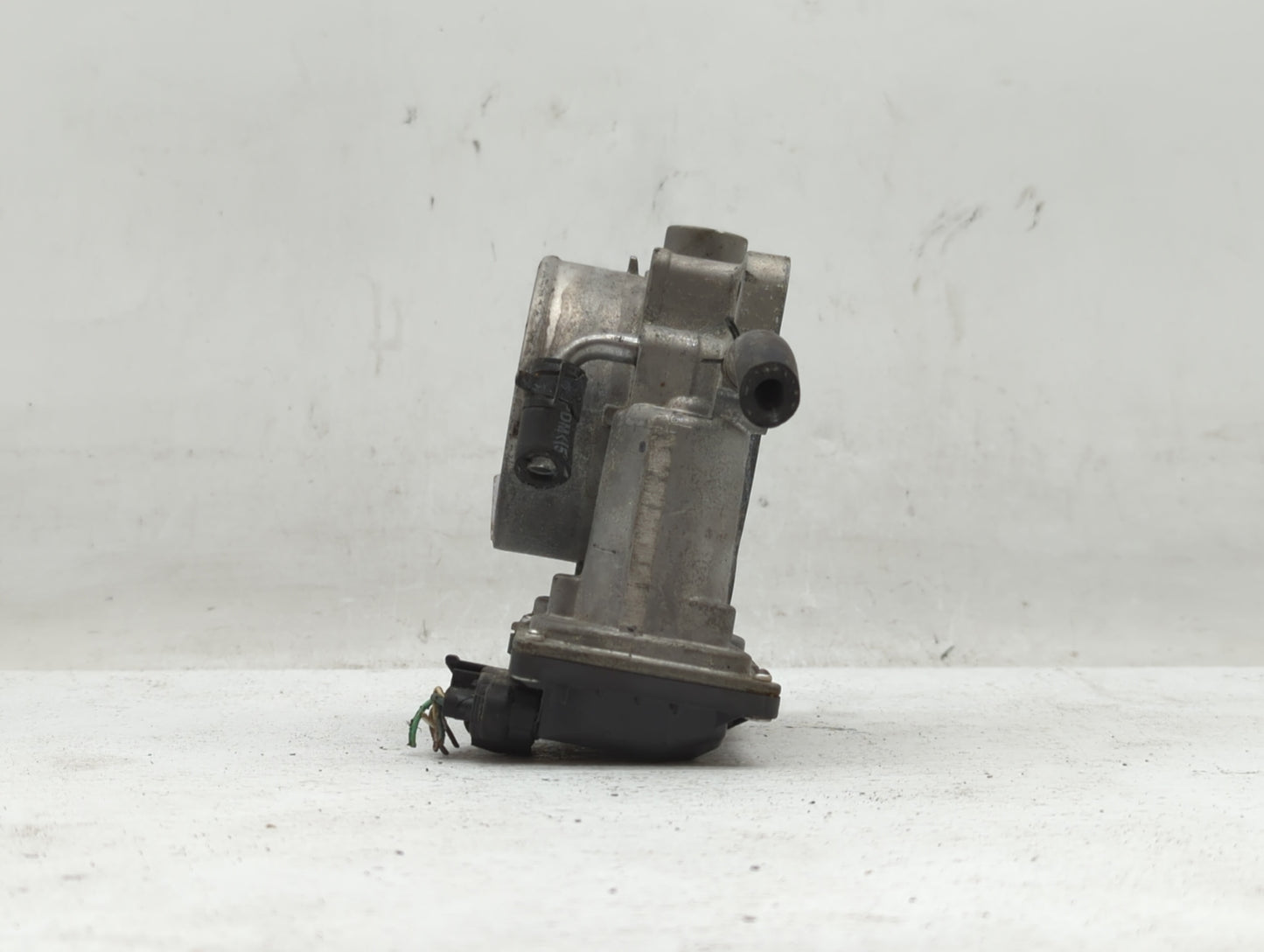 2013-2018 Hyundai Santa Fe Throttle Body P/N:35100-3CAA0 Fits Fits 2012 2013 2014 2015 2016 2017 2018 OEM Used Auto Parts - 