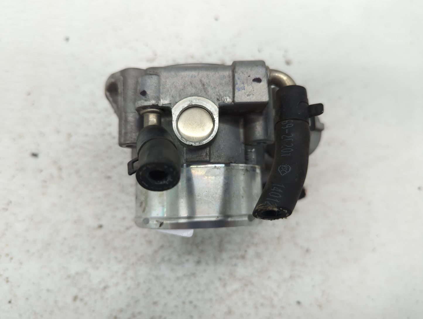2014 Hyundai Santa Fe Throttle Body P/N:35100-2G700 Fits Fits 2011 2012 2013 2015 2016 OEM Used Auto Parts - Oemusedautopart