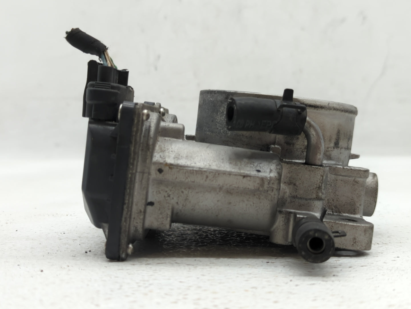 2013-2018 Hyundai Santa Fe Throttle Body P/N:35100-3CAA0 Fits Fits 2012 2013 2014 2015 2016 2017 2018 OEM Used Auto Parts - 