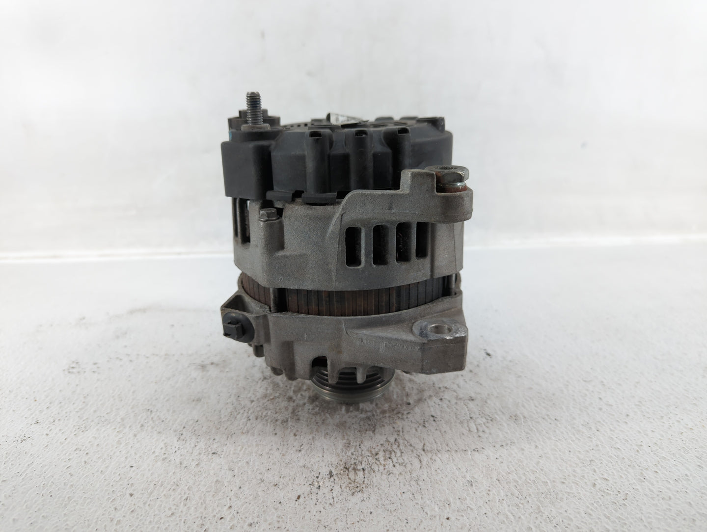 2014 Hyundai Santa Fe Alternator Replacement Generator Charging Assembly Engine OEM P/N:37300-2G850 Fits Fits 2015 OEM Used 