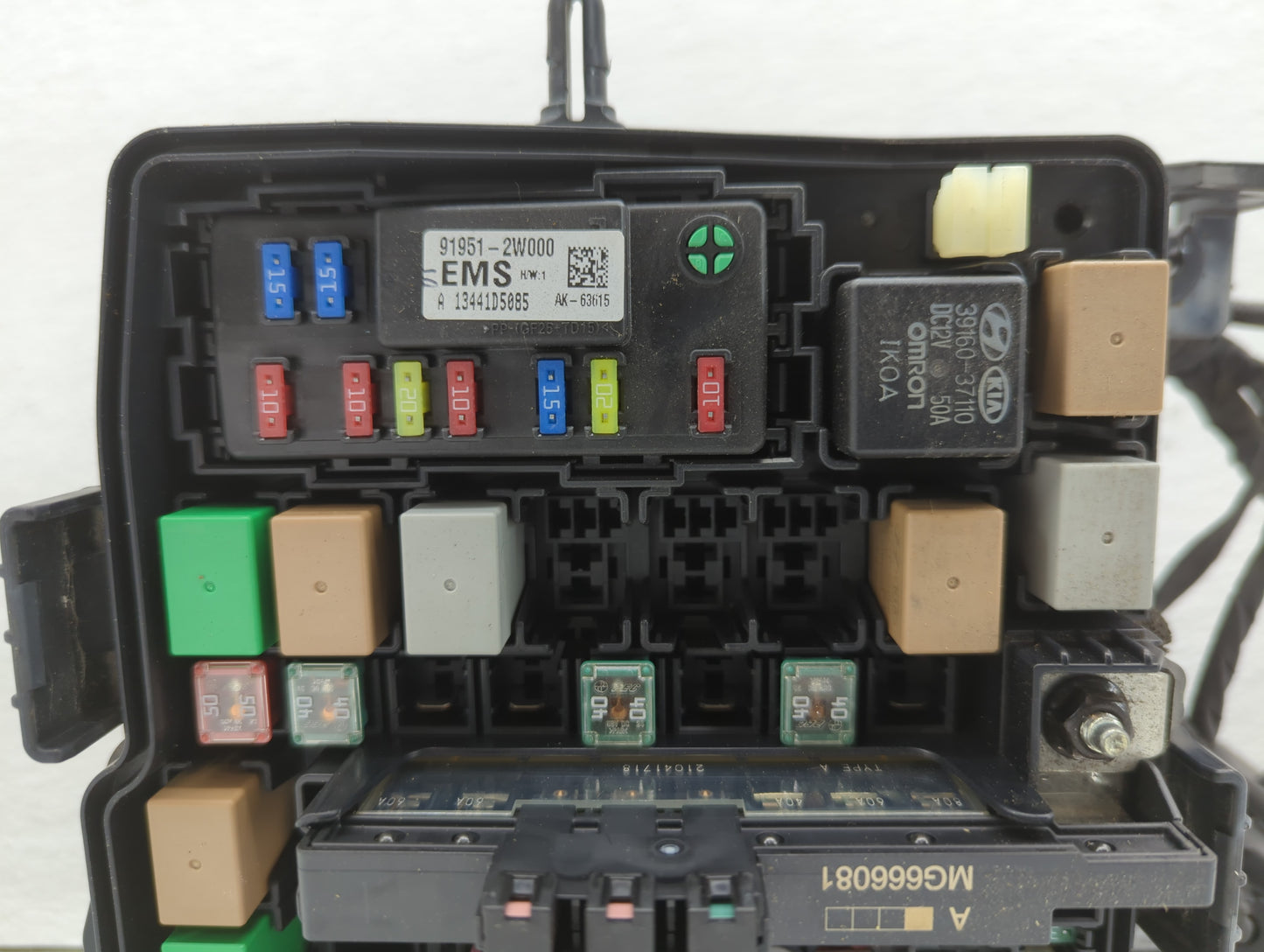 2014 Hyundai Santa Fe Fusebox Fuse Box Panel Relay Module P/N:VS912004Z271ZB Fits OEM Used Auto Parts - Oemusedautoparts1.co